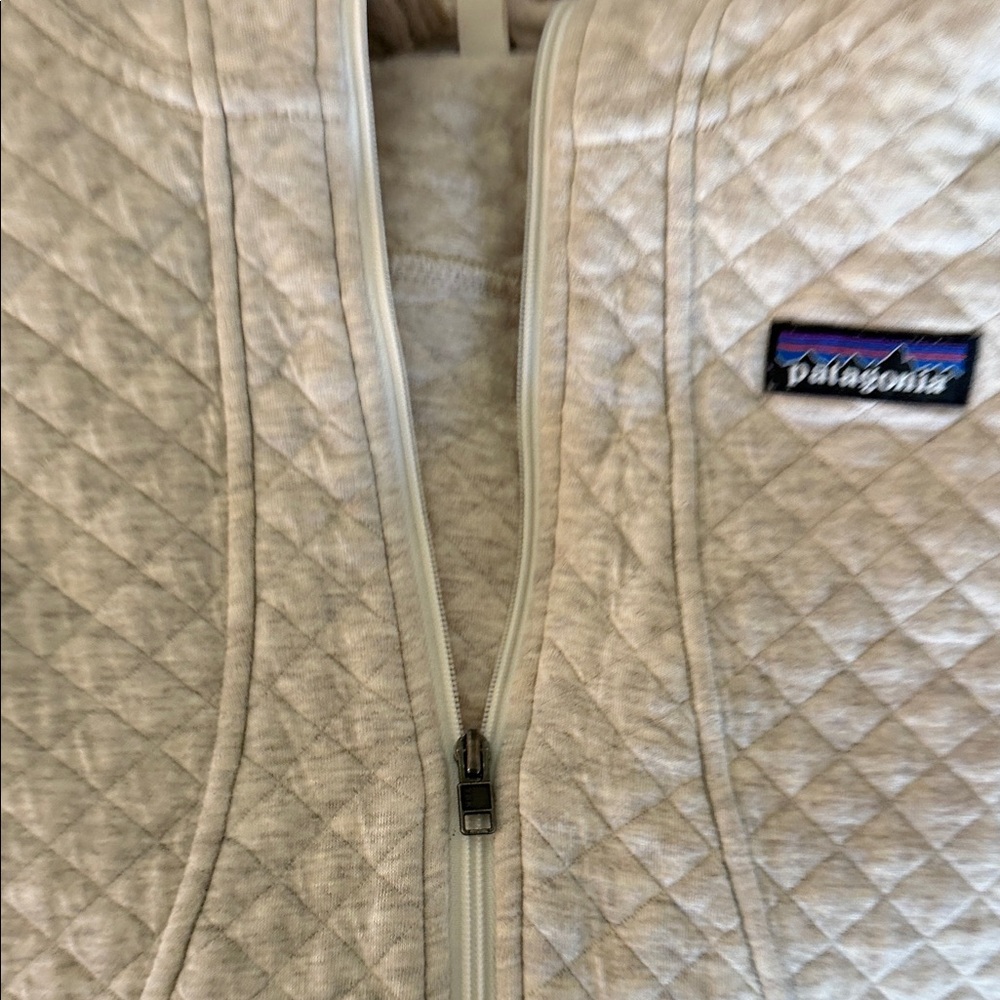 Patagonia Quilted Full-Zip Jacket in Off-White/Gray - Picture 5 of 5